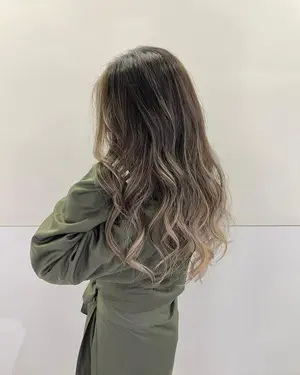 base8.salon ##highlights ##wavyhair ##挑染 髮型美甲作品