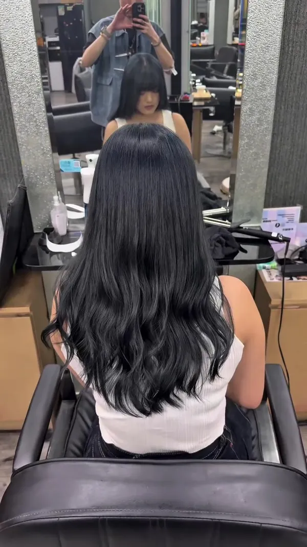 yiptong_lehuit8 ##NavyBlueHair ##SweetOrEdgy ##HiddenHairColor 髮型美甲作品