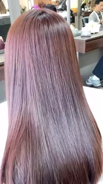 酒紅色