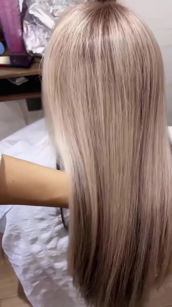 titi_hair ##GrayHairBlending ##SurfaceLayerColoring ##ChampagnePlatinum hair & nail work