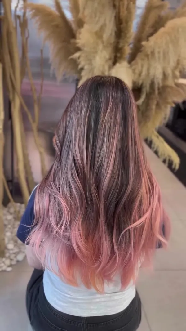 hairstylist.tomm ##earloopdye ##highlight ##babylight hair & nail work