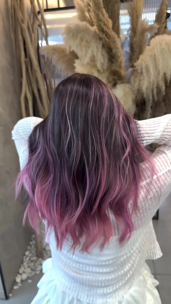 hairstylist.tomm ##EarLoopDye ##Highlight ##Babylight 髮型美甲作品