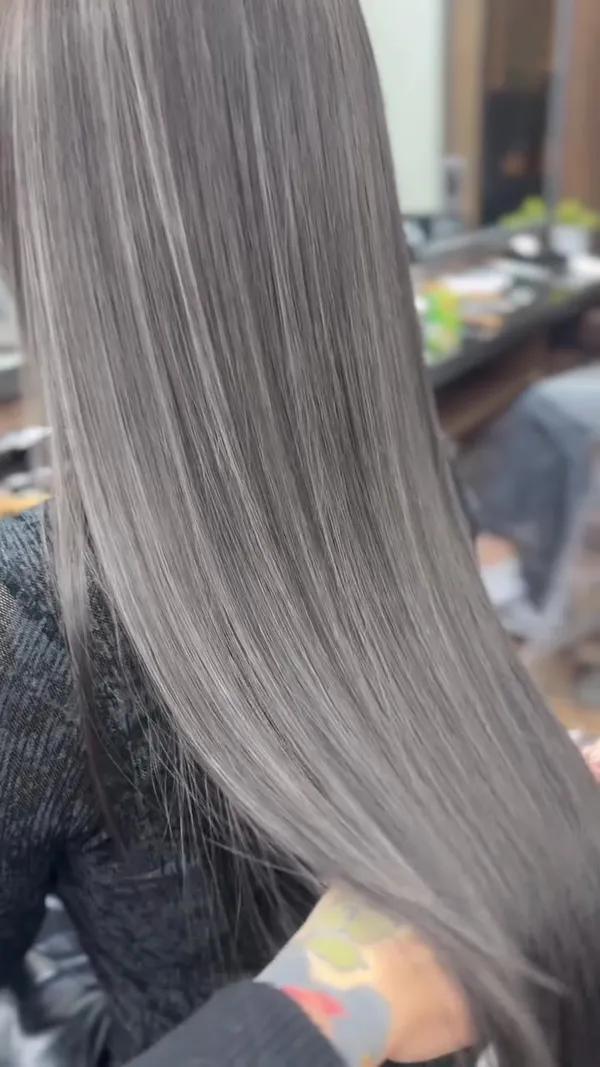 hair_zarrukchan ##Highlights ##Highlight ##AshGray 髮型美甲作品