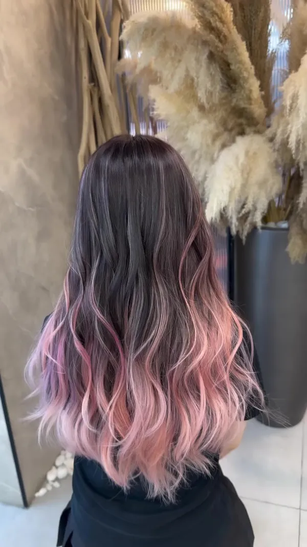 hairstylist.tomm ##EarLoopDye ##Highlight ##Babylight hair & nail work