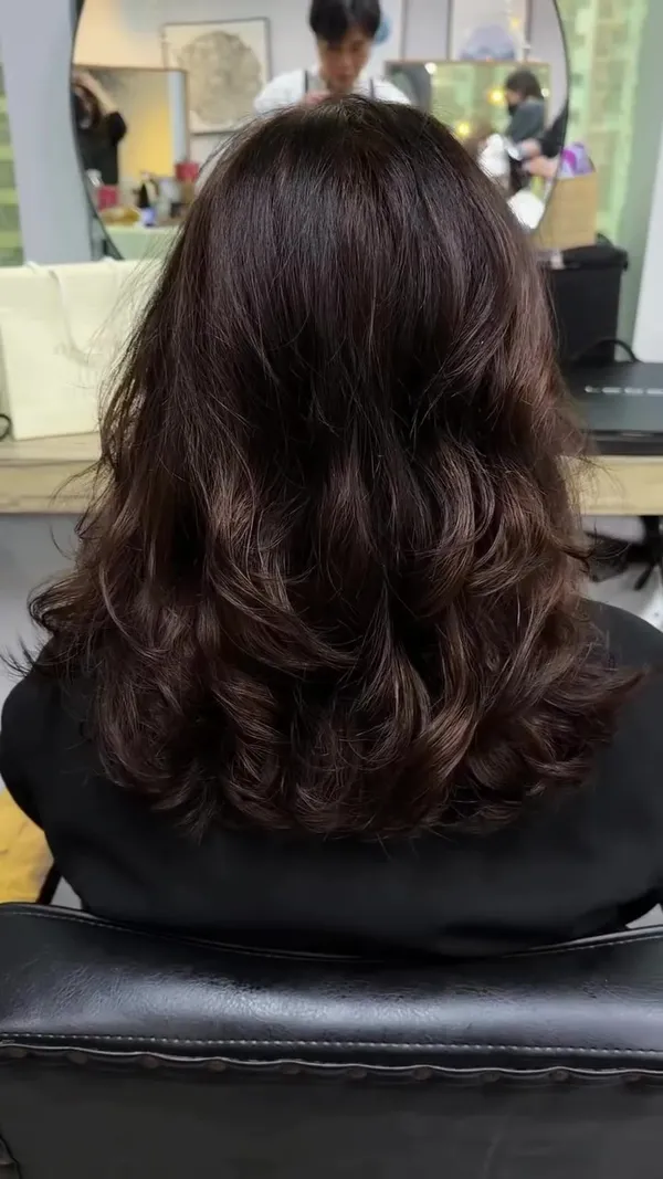 及肩
