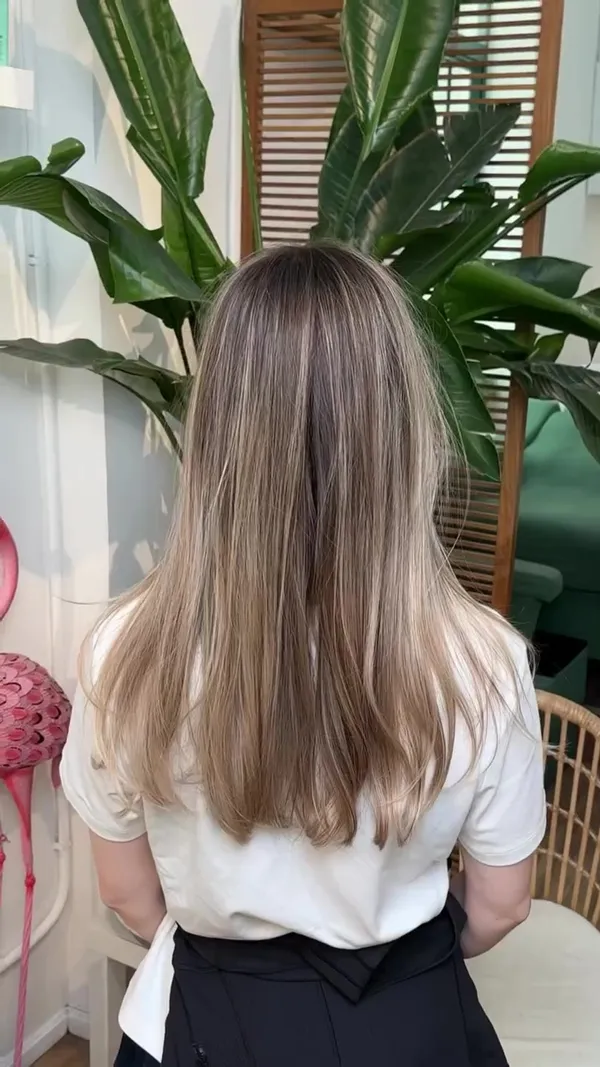 ##PartialHighlights ##HairRefresh ##LoveHairHK 髮型美甲作品
