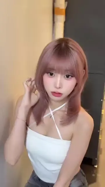 ##MongKokHairStylist ##MongKokHairSalon ##FaceSlimmingBangs 髮型美甲作品