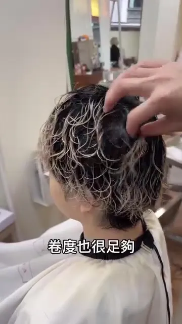 ##Perm ##HairPerming ##BleachingAndDyeing 髮型美甲作品