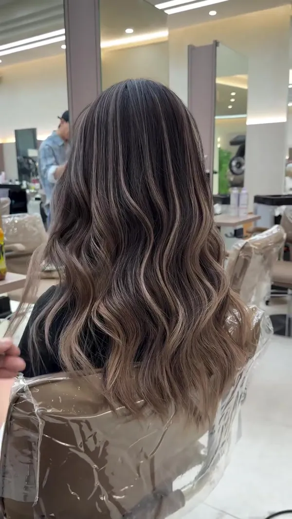 ##BleachingAndDyeing ##Gradient ##Highlighting 髮型美甲作品