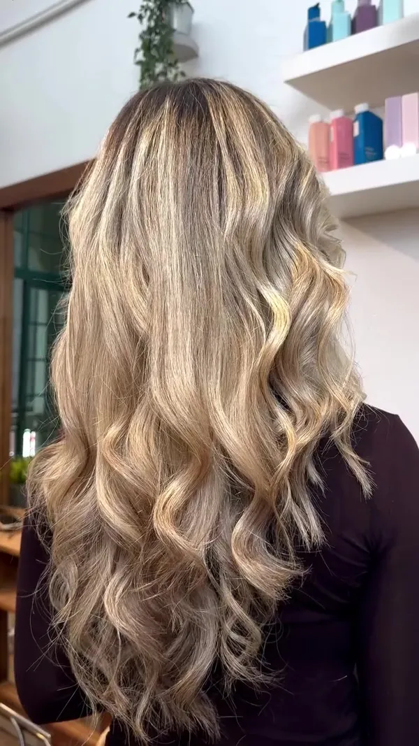 ##HKSalon ##HKHair ##BlowdryHK 髮型美甲作品
