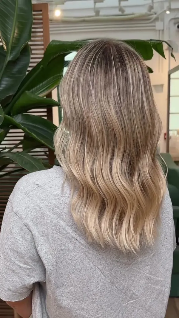 ##FullHeadHighlights ##BlondeRefresh ##StunningBlonde 髮型美甲作品