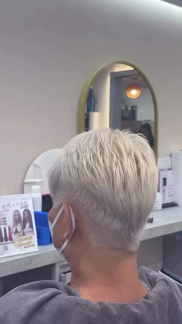 ##白金髮色 ##染白 ##男士hairstyle 髮型美甲作品