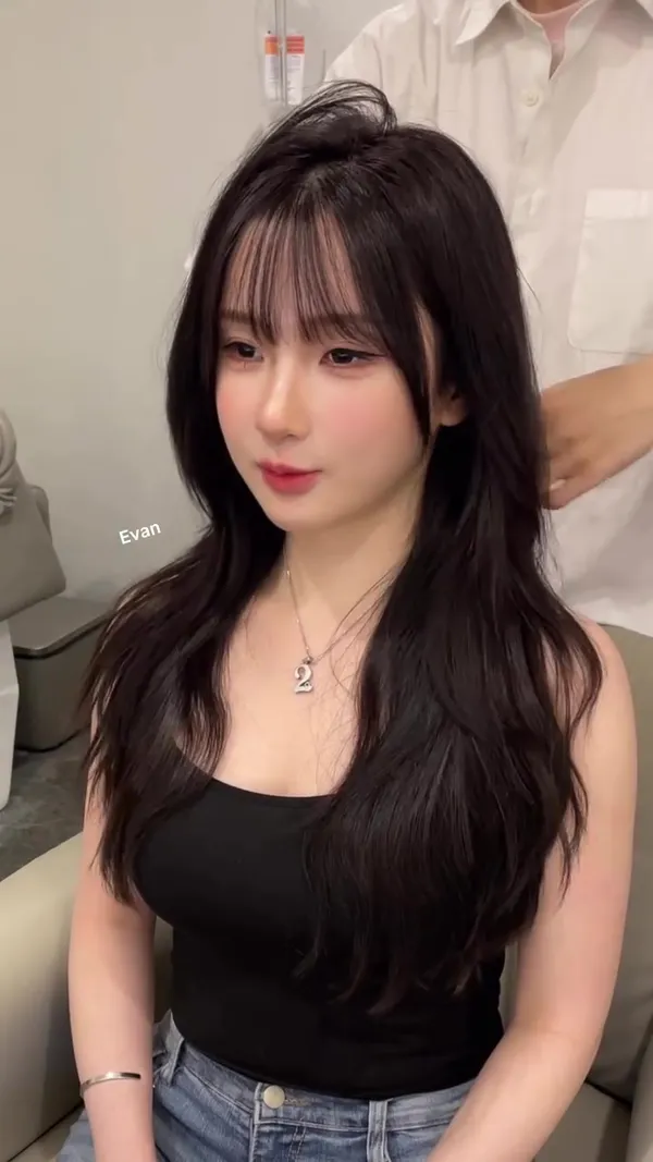 ##HongKongHairstylist ##BlackTeaBrown ##FrenchBangs 髮型美甲作品