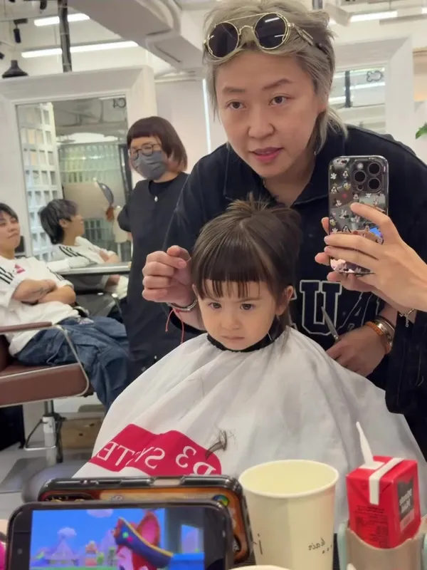 ##開學季 ##香港bb ##兩個媽媽一個寶 髮型美甲作品