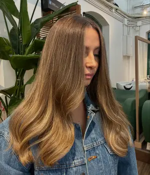 ##balayagehongkong ##bronde ##healthyhair 髮型美甲作品