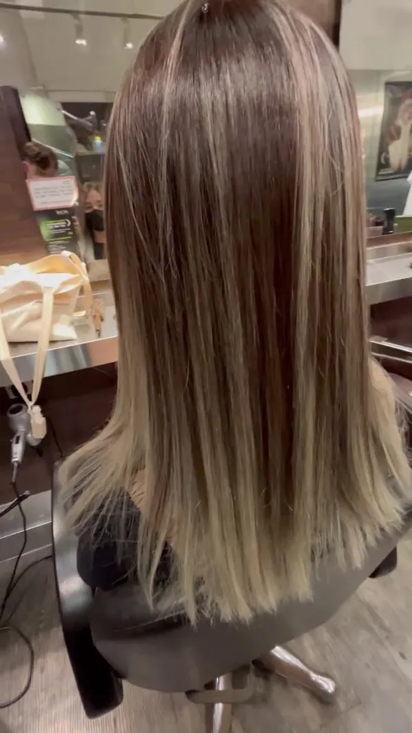 ##hair ##漂染 ##耳圈染 髮型美甲作品