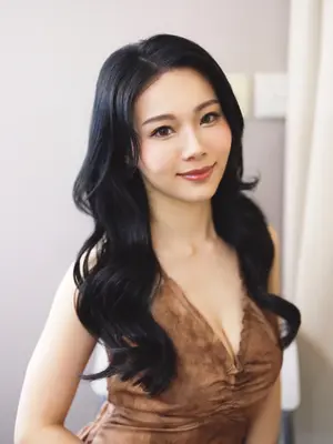 ##水波紋 ##curlhairstyle ##weddingmakeup 髮型美甲作品