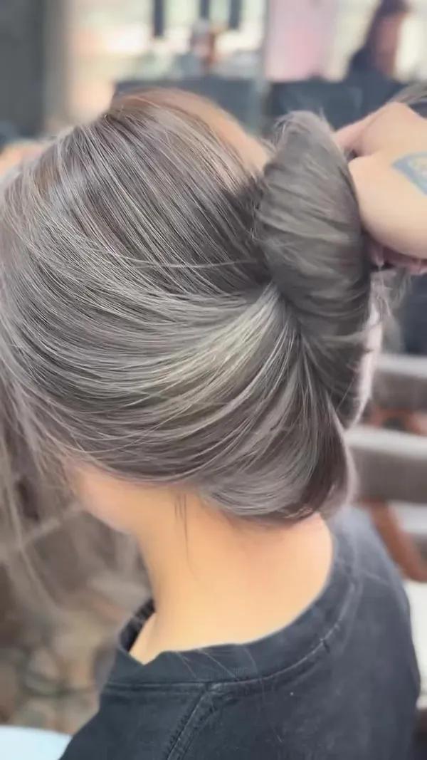 ##奶茶灰 ##highlights ##白髮共存 髮型美甲作品