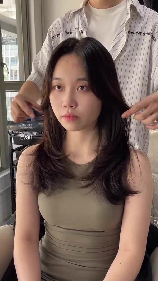 ##HongKongHairstylist ##LayeredCut ##MidLengthHairstyles 髮型美甲作品