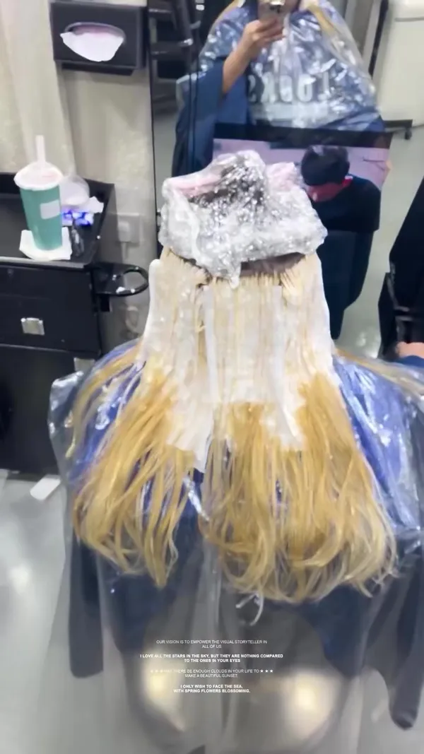 ##GlassMirrorGlossTreatment ##WinHairStylist ##TaiPoSalon 髮型美甲作品