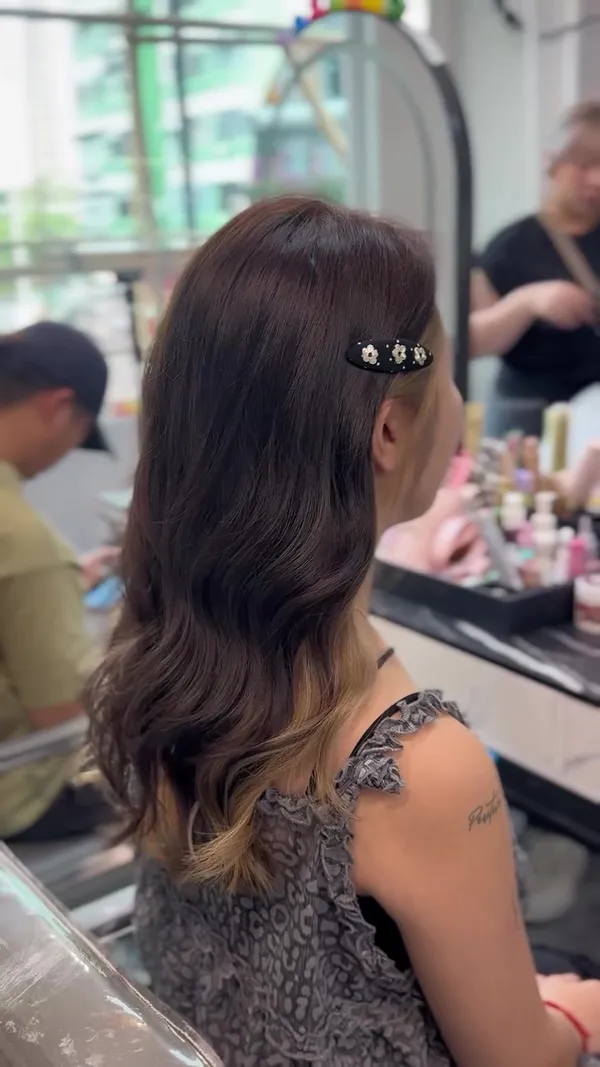 kimmy.hairstylist ##TsuenWanHairSalon ##HongKongFemaleHairstylist ##EarLoopDye hair & nail work