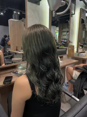 ##MintGreenBrown ##LooseWavePerm ##TexturedHairColor 髮型美甲作品