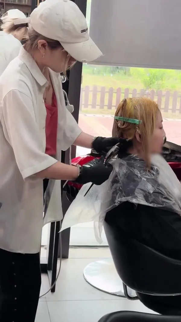 ##TuenMunHairSalon ##TuenMunFemaleStylistHayes ##HongKongHairSalon 髮型美甲作品