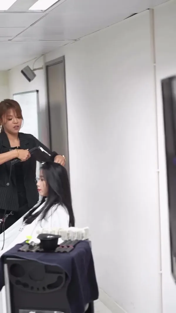 ##aheadhairmedia ##goldilockshongkong ##HongKongHairstylist 髮型美甲作品