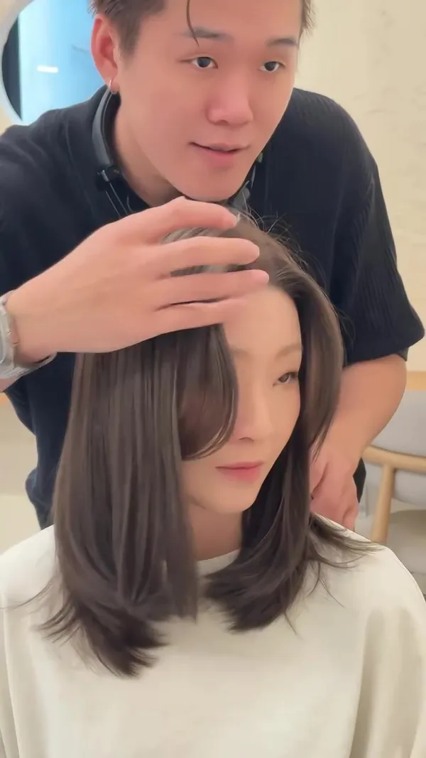 ##TheRightHairstyleDoublesYourLook ##FaceSlimmingBangs ##MistyHairColour 髮型美甲作品