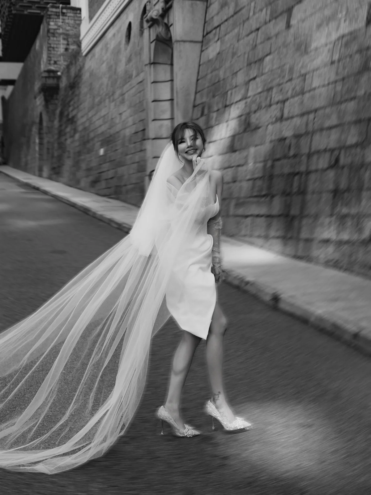 k.w.m__official ##foiweddingdress ##租婚紗 ##中環婚紗店 髮型美甲作品 (2)