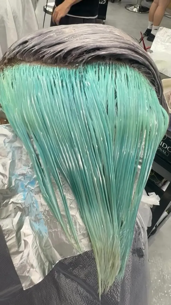 ##MintBeigeBrown ##Mint ##BleachDye 髮型美甲作品